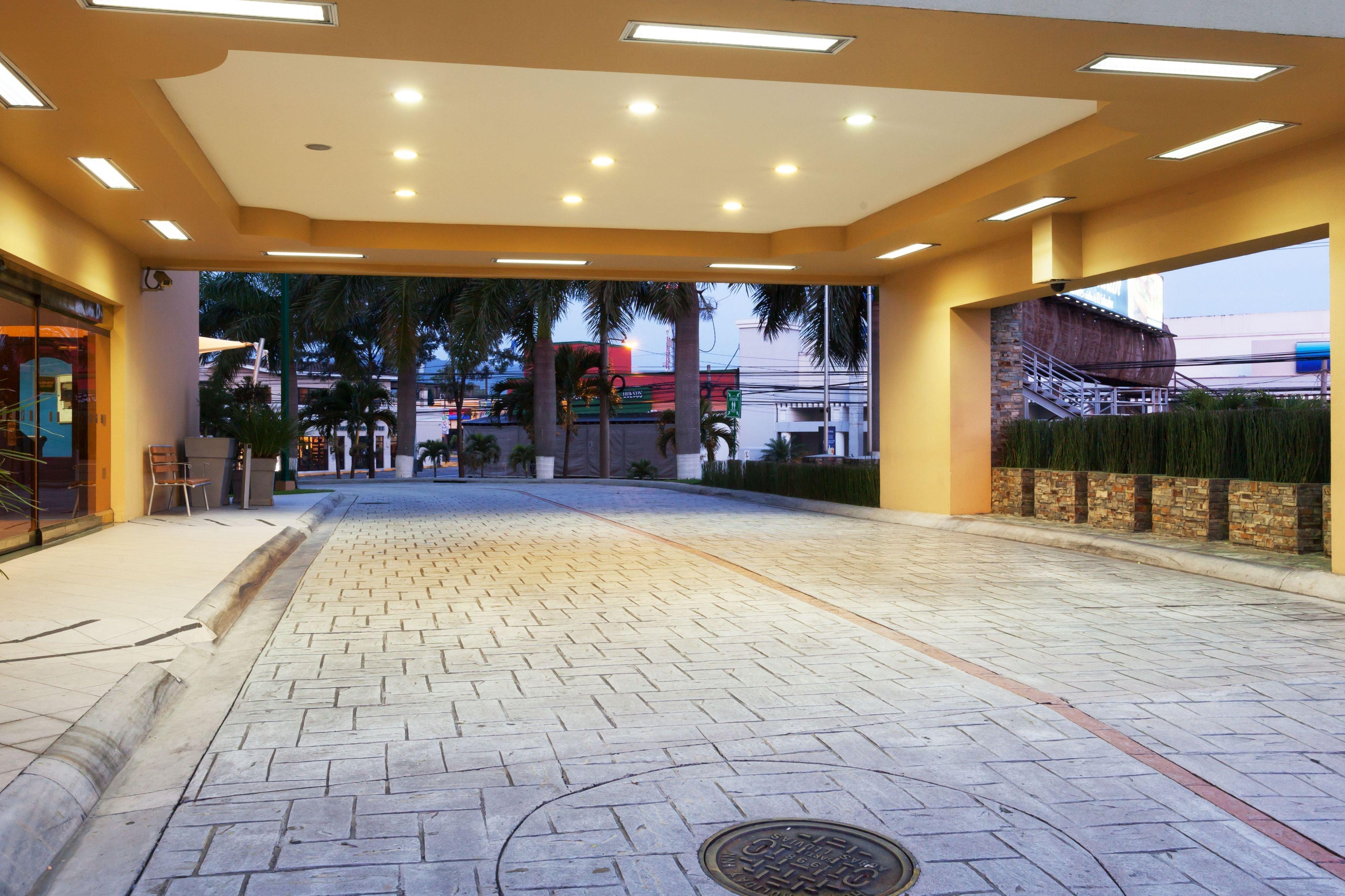 Holiday Inn San Salvador By Ihg Exterior photo